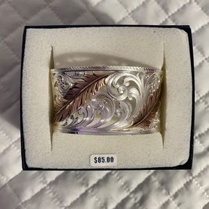 Montana Silversmiths cuff